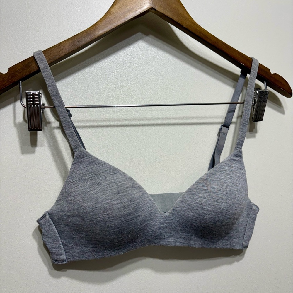 ✨$8 CLEAR-OUT✨ Love By Gap Breathe Wireless Comfy Soft Casual Clasp Back Bra 32A
